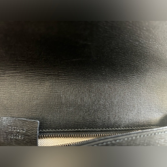 Gucci Black Leather clutch in excellent used condition - Picture 4 of 10